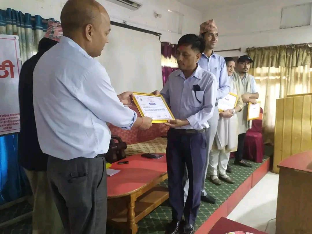 स्वास्थ्यकर्मी भट्ट सम्मानित