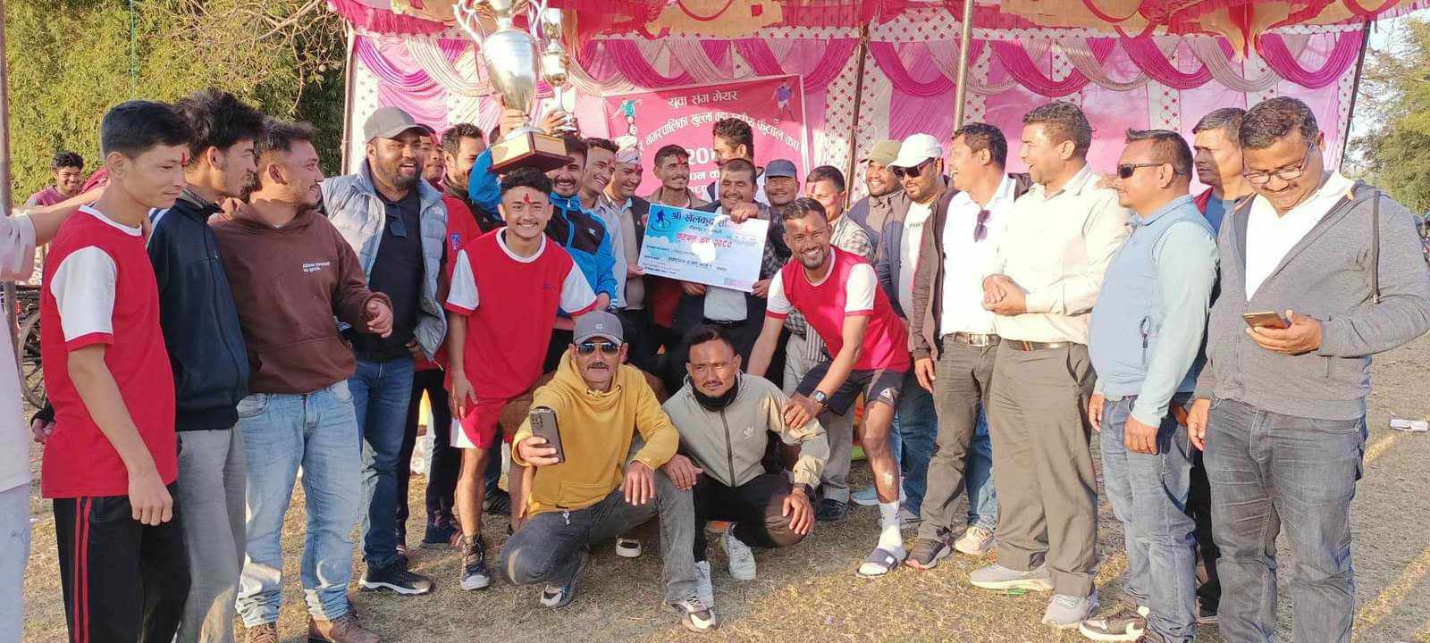 खुल्ला वडा स्तरिय फुटबल प्रतियोगिताकाे उपाधी टीकापुर १ ए लाई