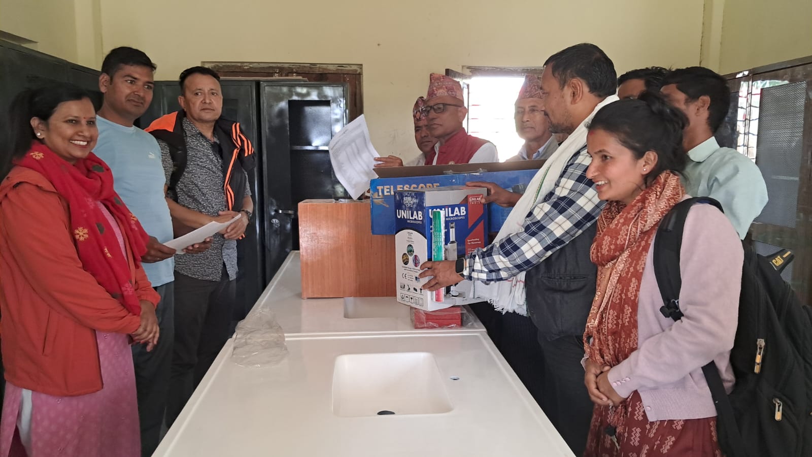 बिज्ञान प्रयोगशाला सामग्री हस्तान्तरण