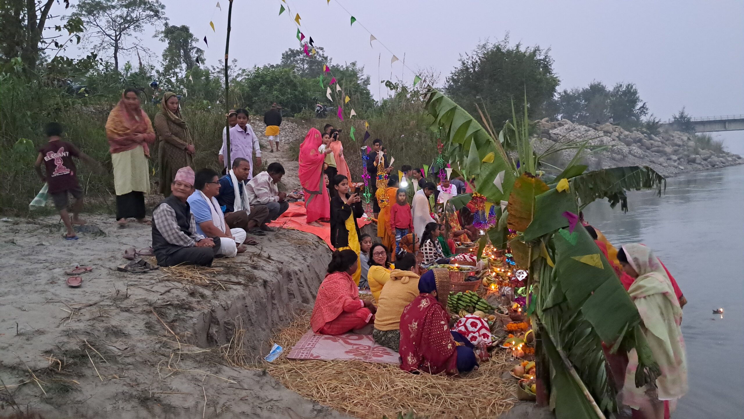 राजापुरमा बिधिवत रुपमामा छठपुजा सम्पन्न