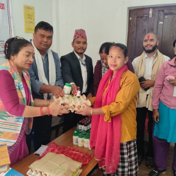 वडा नं ९ ले सुत्केरी महिलालाई पोषण सामग्री वितरण