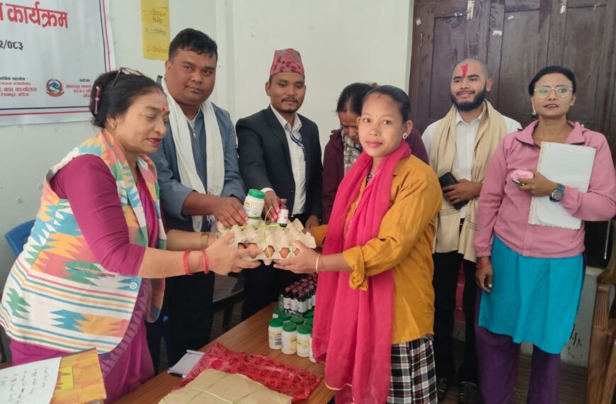 वडा नं ९ ले सुत्केरी महिलालाई पोषण सामग्री वितरण