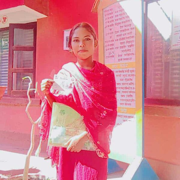 असहाय बालिकाको संरक्षक बनेर वडा अध्यक्षद्वारा नागरिकता प्राप्ति