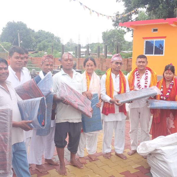 स्वस्तिक धाममा योगका लागि मेट सहयोग गर्ने युवा व्यवसायी किर्त ठकुल्ला सम्मानित